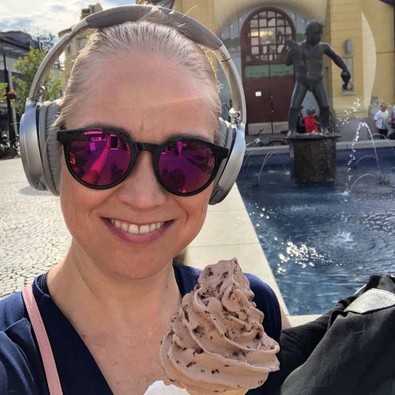 Nainen päällä asento live chat suomi Seksi suomi 24 body to body massage helsinki